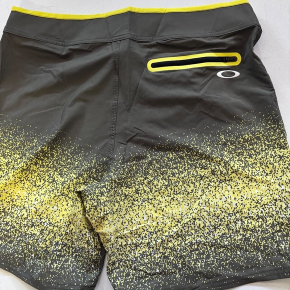 New mens Oakley board shorts various sizes - Picture 4 of 4